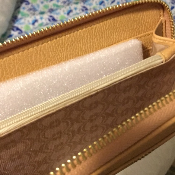 NWT Charming Charlie Tan Zipper Wallet - Picture 5 of 6